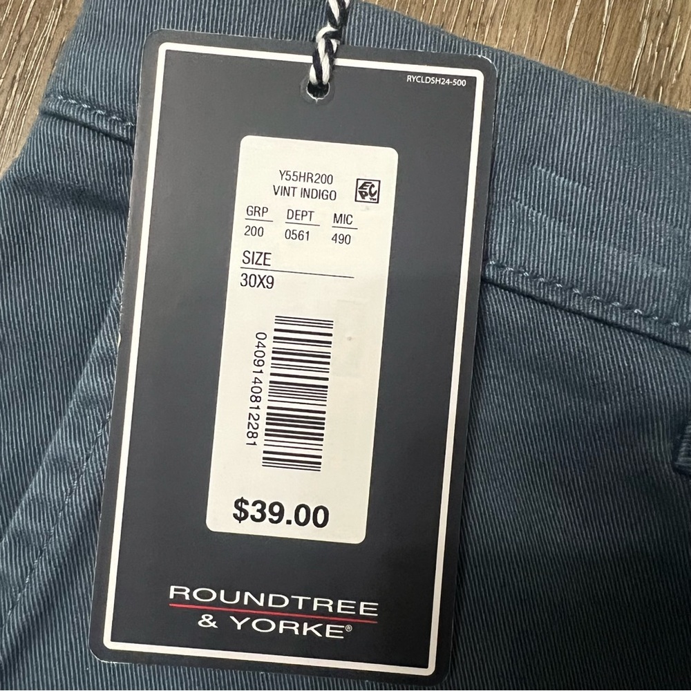 NWT Roundtree & Yorke Vintage Indigo Flat Front Shorts Size 30 and 8” inseam - Picture 5 of 7